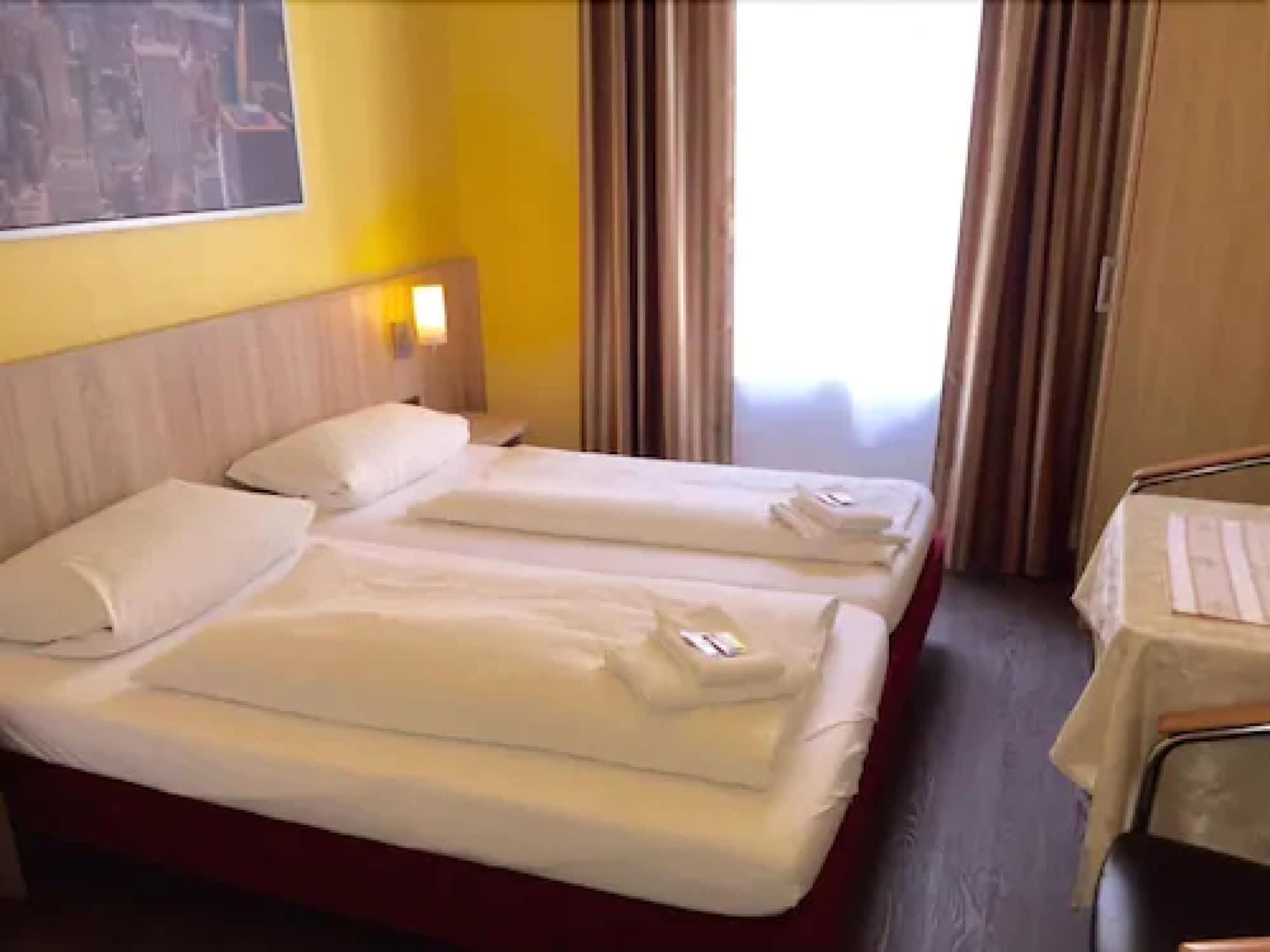 Hotel Kieler Hof Am Hauptbahnhof - Hamburg Central Station ภายนอก รูปภาพ