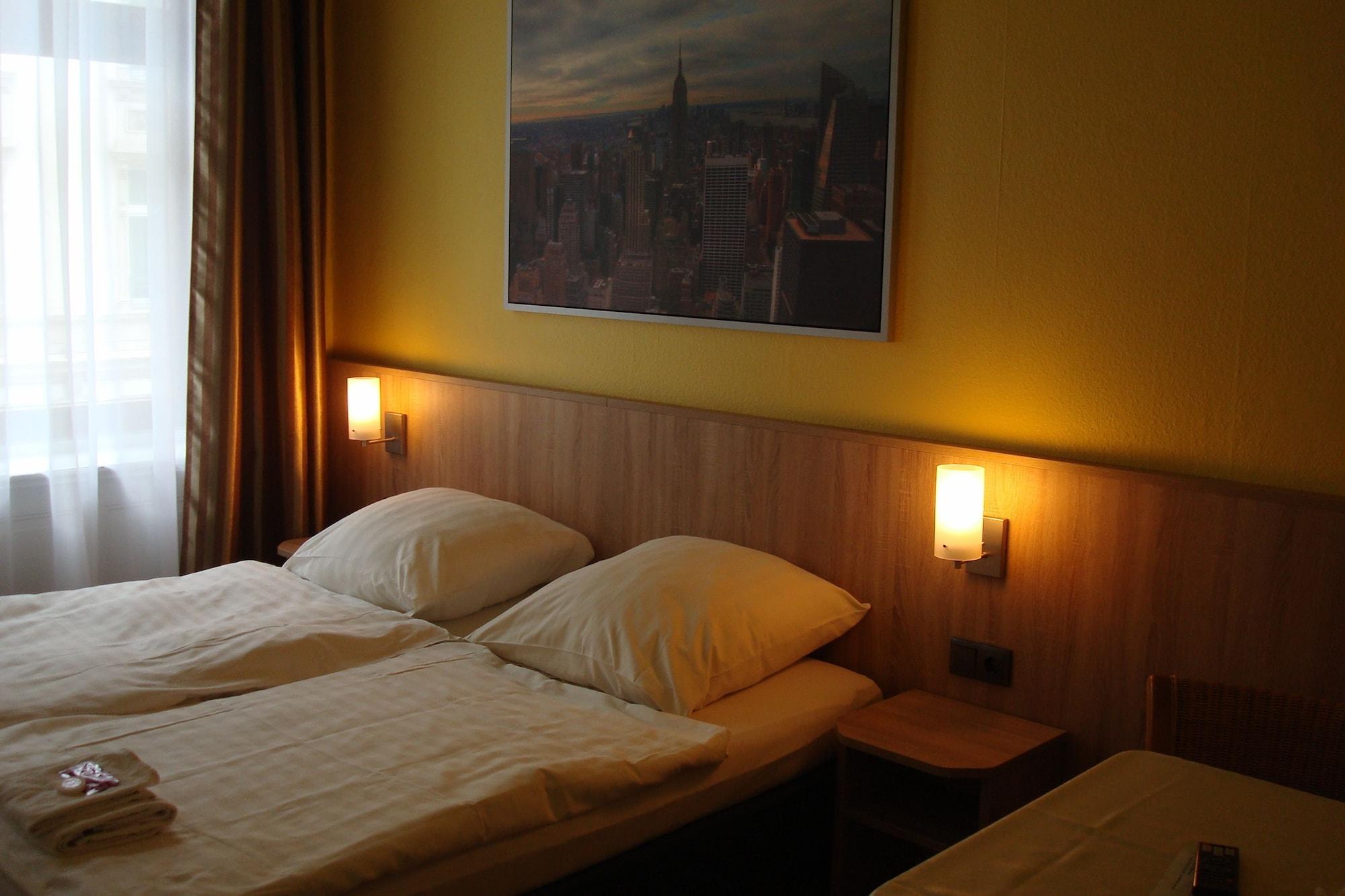 Hotel Kieler Hof Am Hauptbahnhof - Hamburg Central Station ภายนอก รูปภาพ