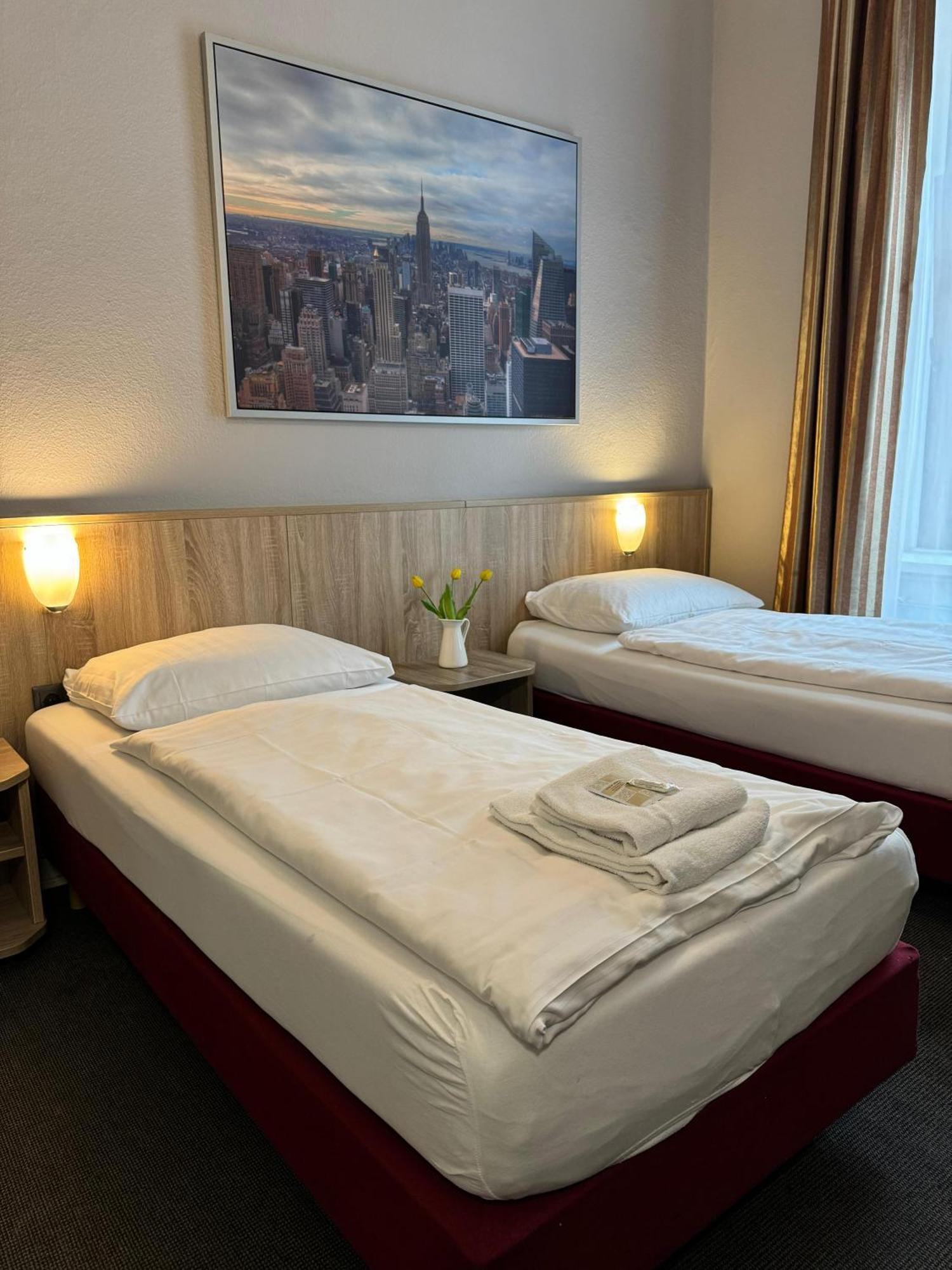 Hotel Kieler Hof Am Hauptbahnhof - Hamburg Central Station ภายนอก รูปภาพ