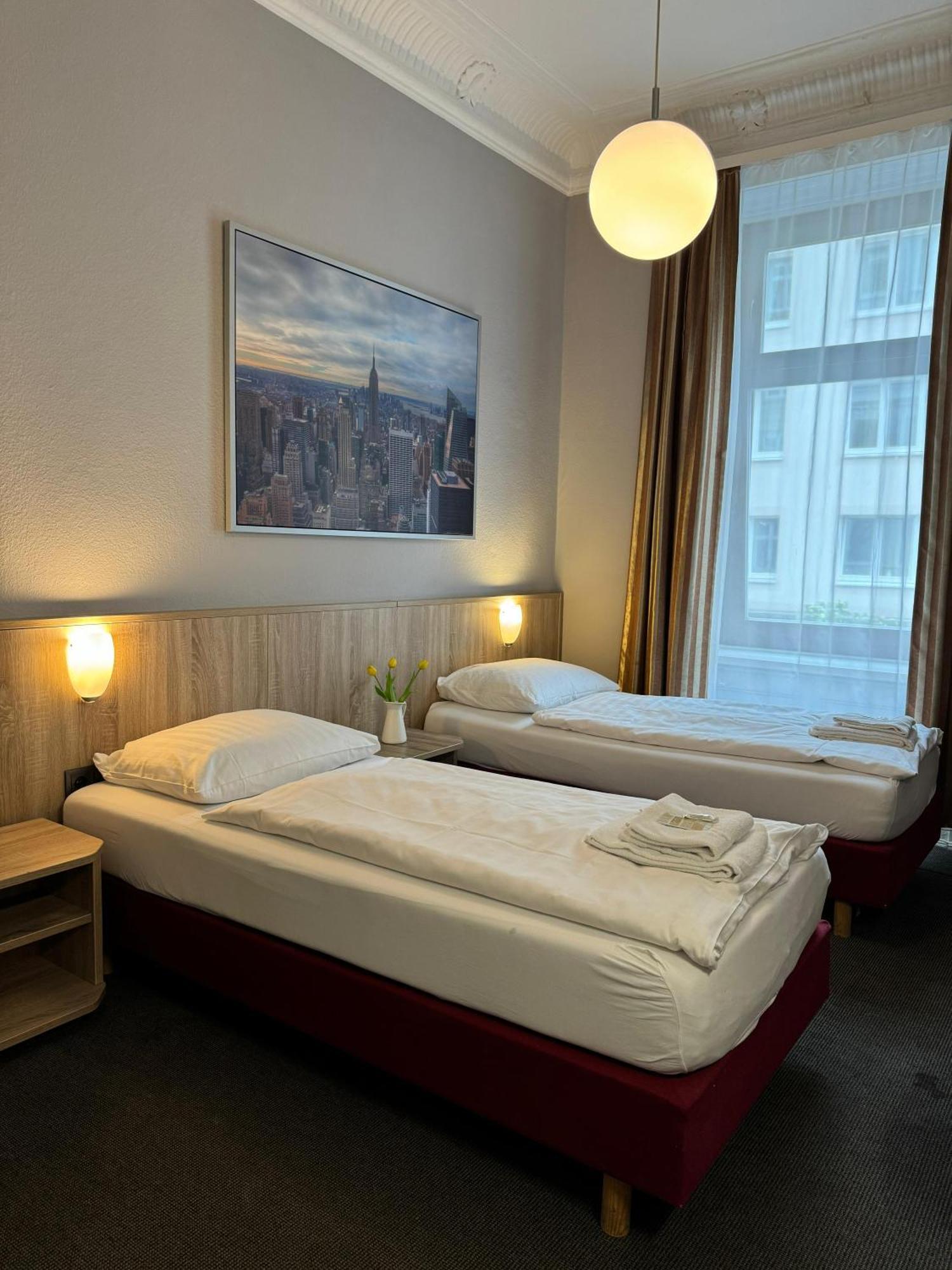 Hotel Kieler Hof Am Hauptbahnhof - Hamburg Central Station ภายนอก รูปภาพ