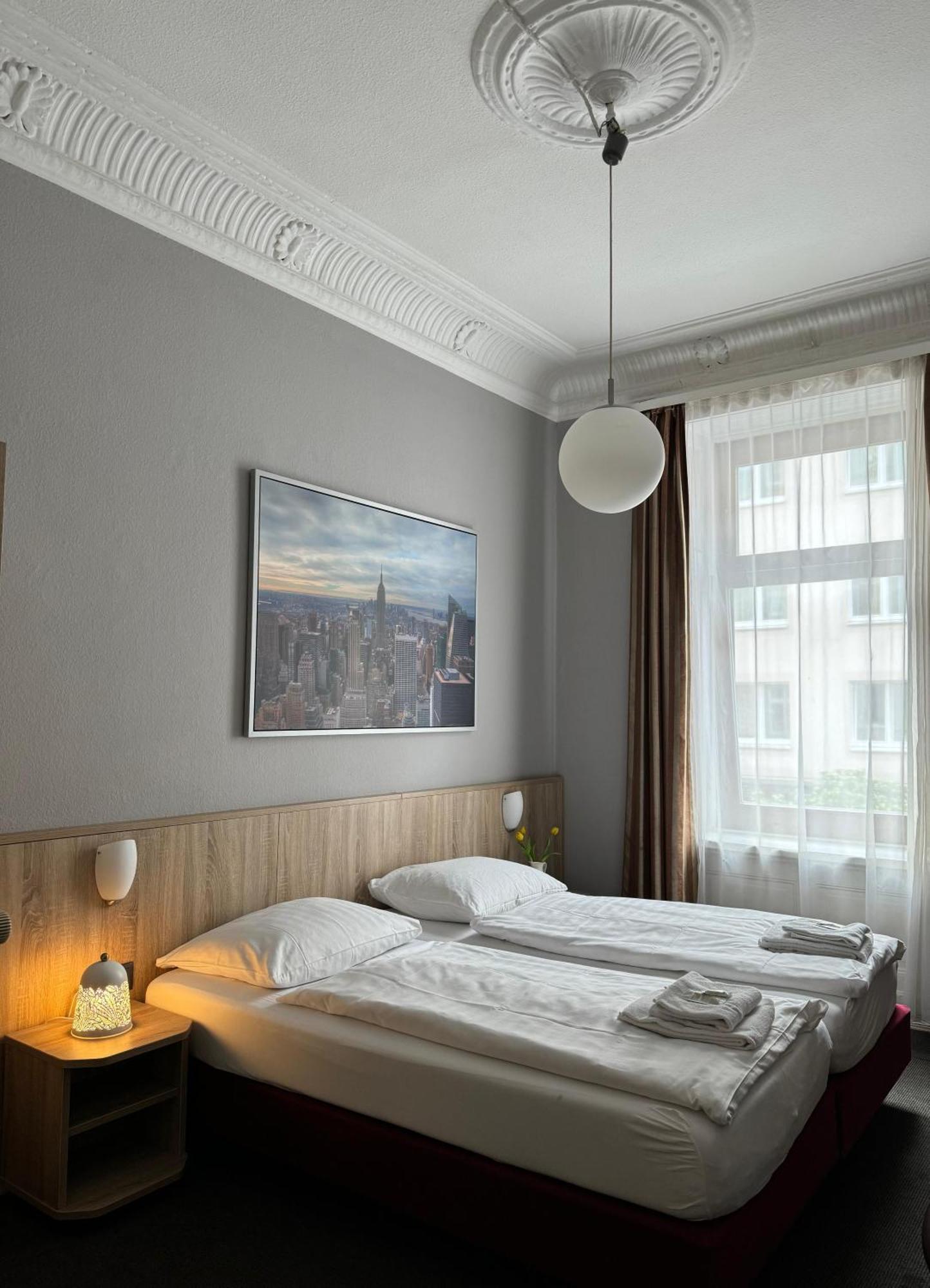 Hotel Kieler Hof Am Hauptbahnhof - Hamburg Central Station ภายนอก รูปภาพ