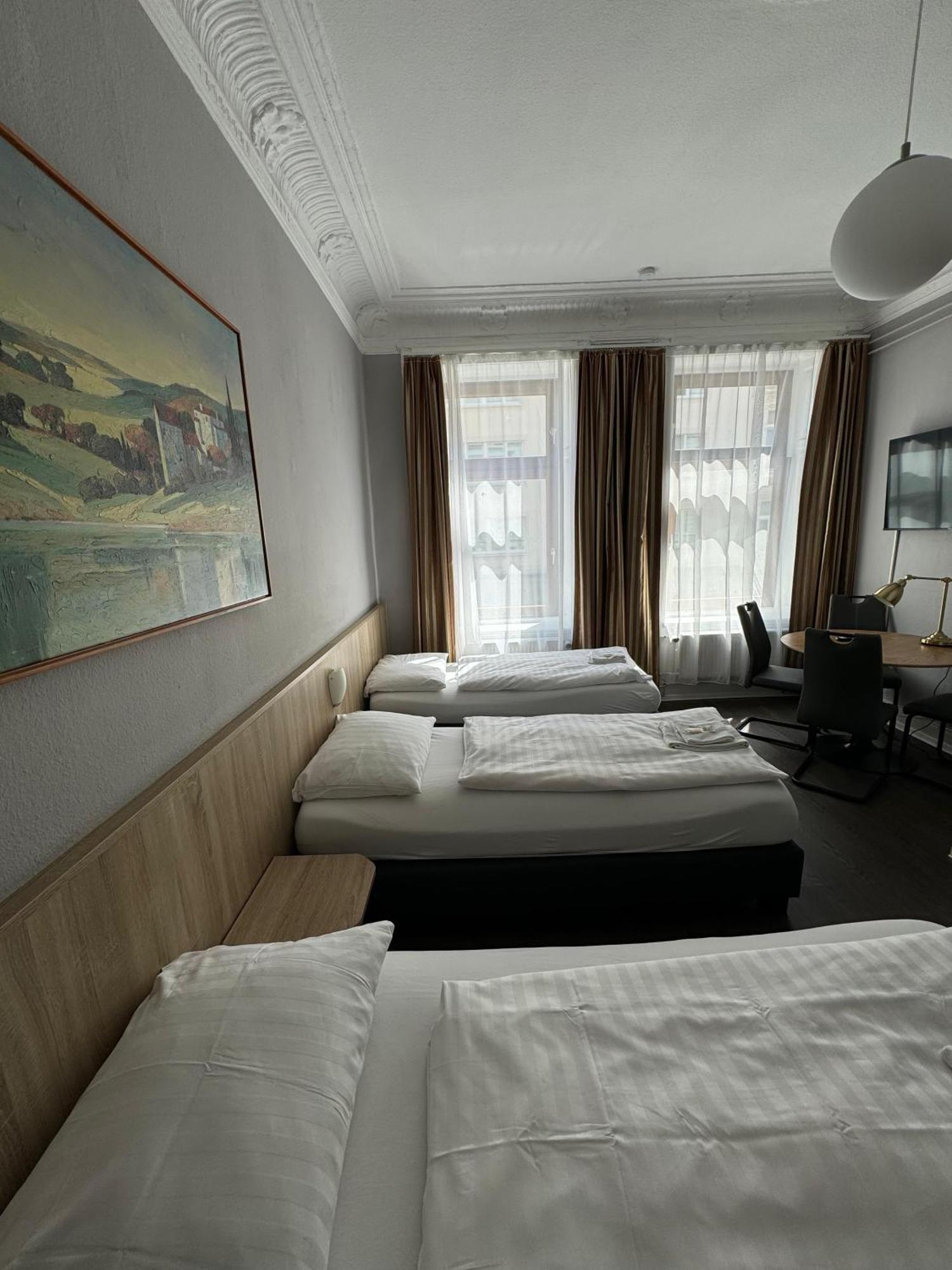 Hotel Kieler Hof Am Hauptbahnhof - Hamburg Central Station ภายนอก รูปภาพ