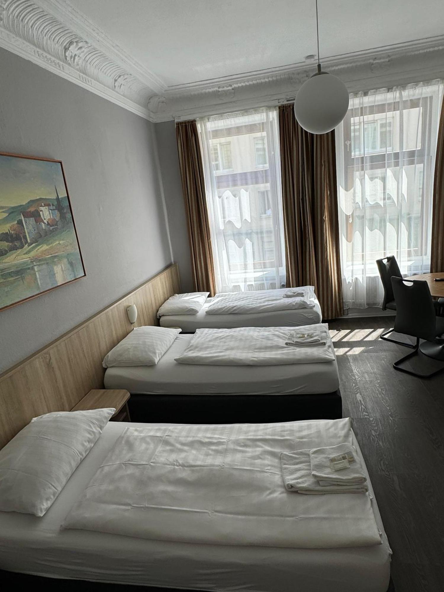 Hotel Kieler Hof Am Hauptbahnhof - Hamburg Central Station ภายนอก รูปภาพ